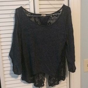 Sheer lace back and open sleeves shirt!